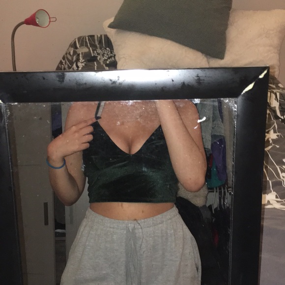 Green velvet tank top - Picture 2 of 2